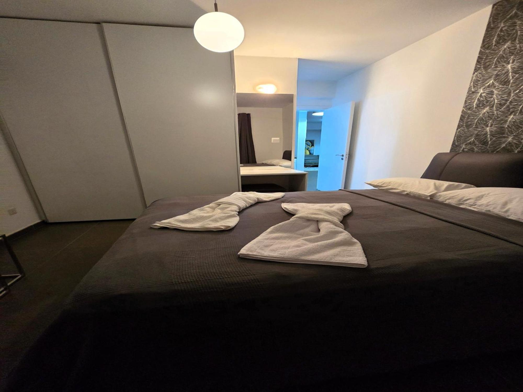 Golden Bay Deluxe Holiday Apartment Protaras Eksteriør billede
