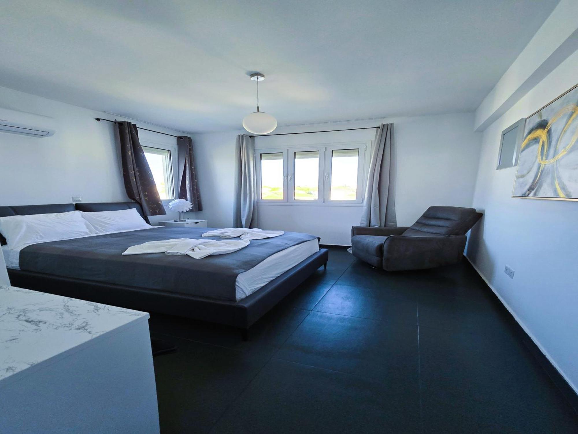 Golden Bay Deluxe Holiday Apartment Protaras Eksteriør billede